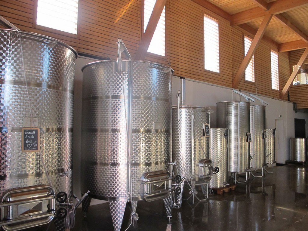 Steel tanks for white and rosé